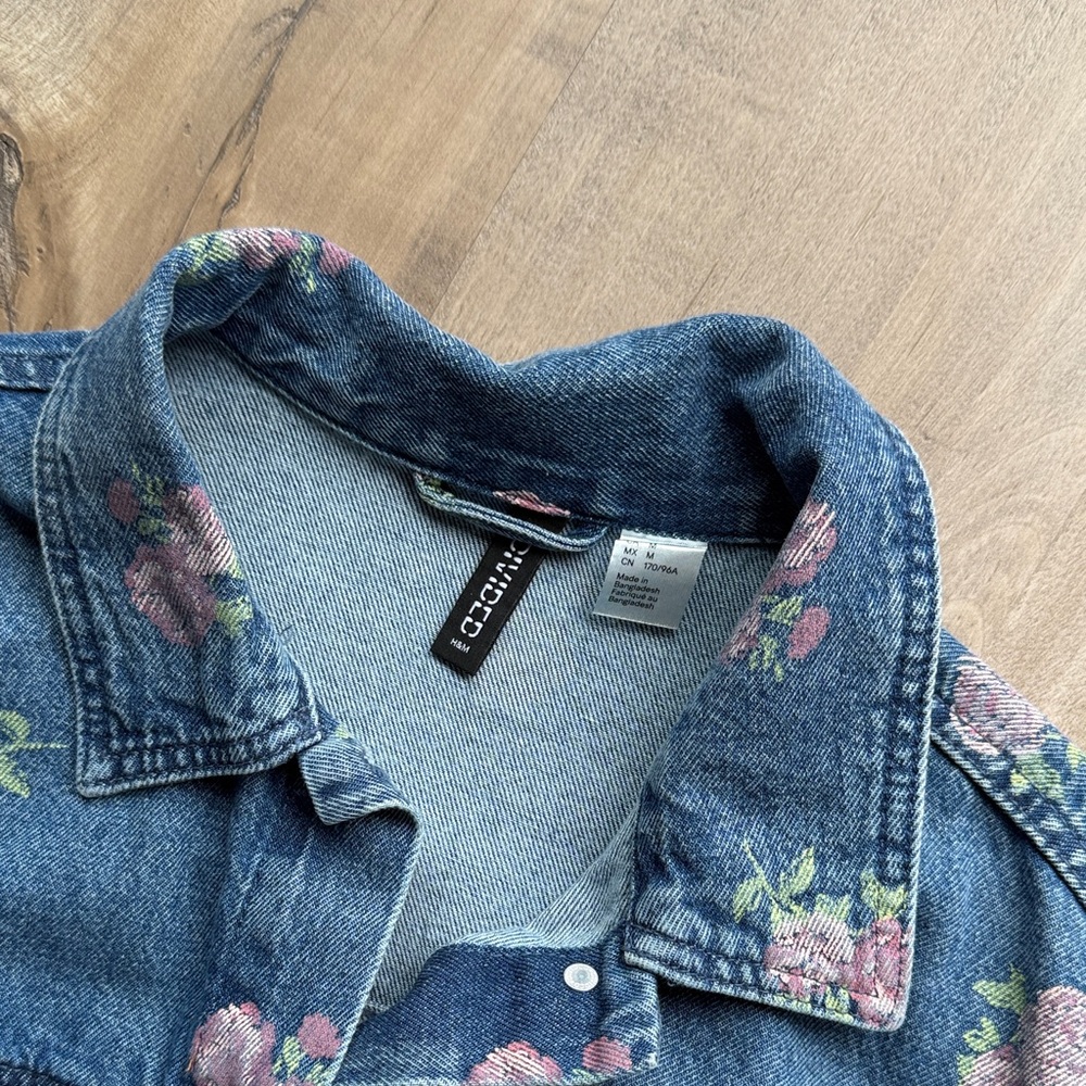 H&M Oversized Floral Denim Jacket - Size Medium - Picture 2 of 5